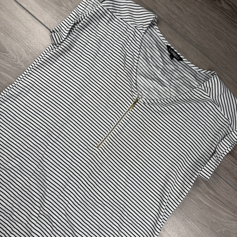 Express Women's 1:4 Zip Front Striped Blouse Black White Large